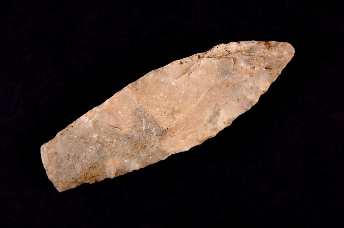 SEDALIA POINT, 3.75 INCHES: Found by Arlo Williams, Mercer Co. MO. 3.75 x 1.25 inches. Guaranteed Authentic. This lot is subject to a 21 day return privilege guarantee. If, in the opinion of Tom Davis, Bill Jackson or Roy Motley