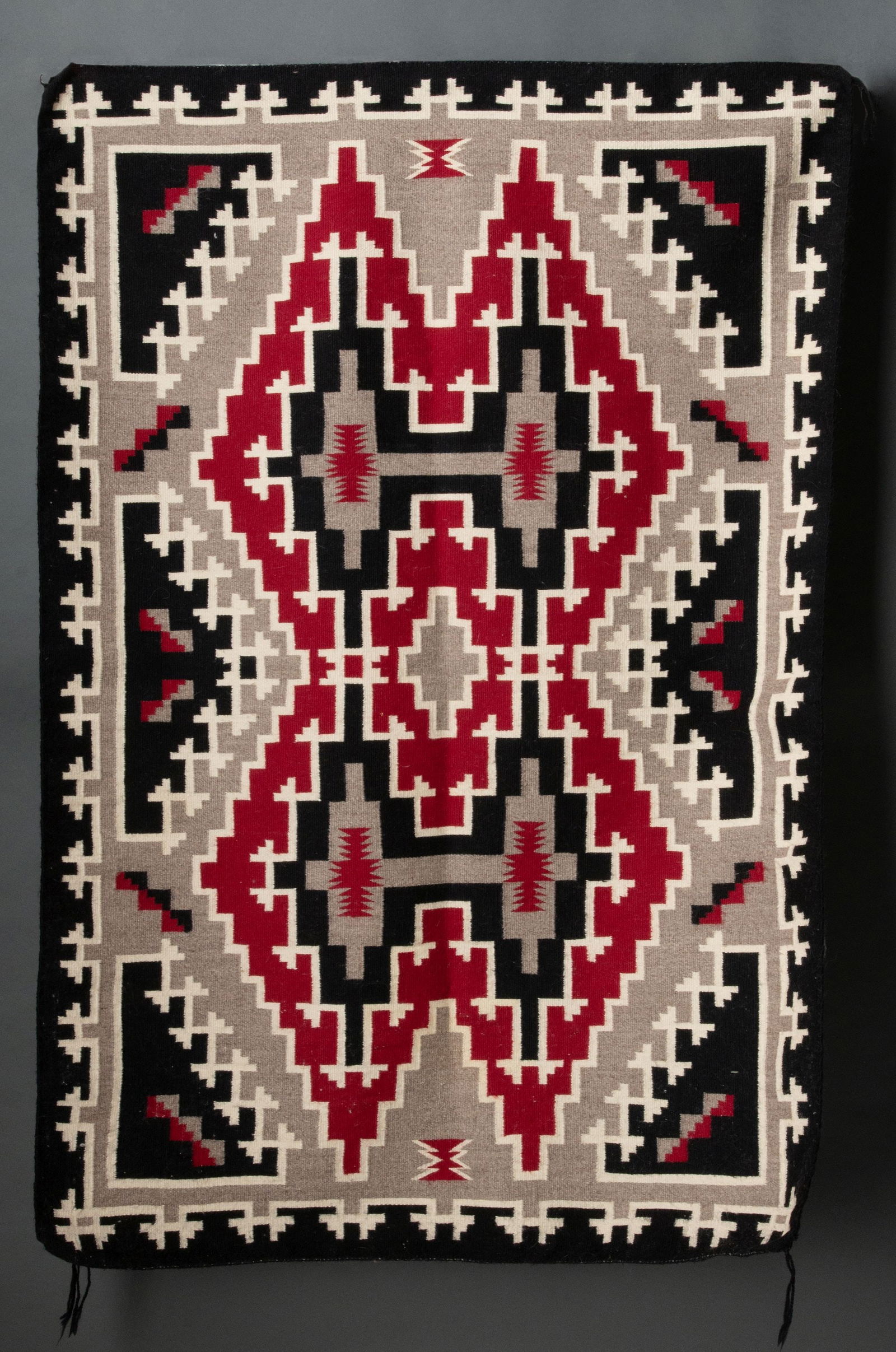 AN UNUSUAL NAVAJO GANADO RUG WITH FOUR DIAMOND CENTER (1 of 9)