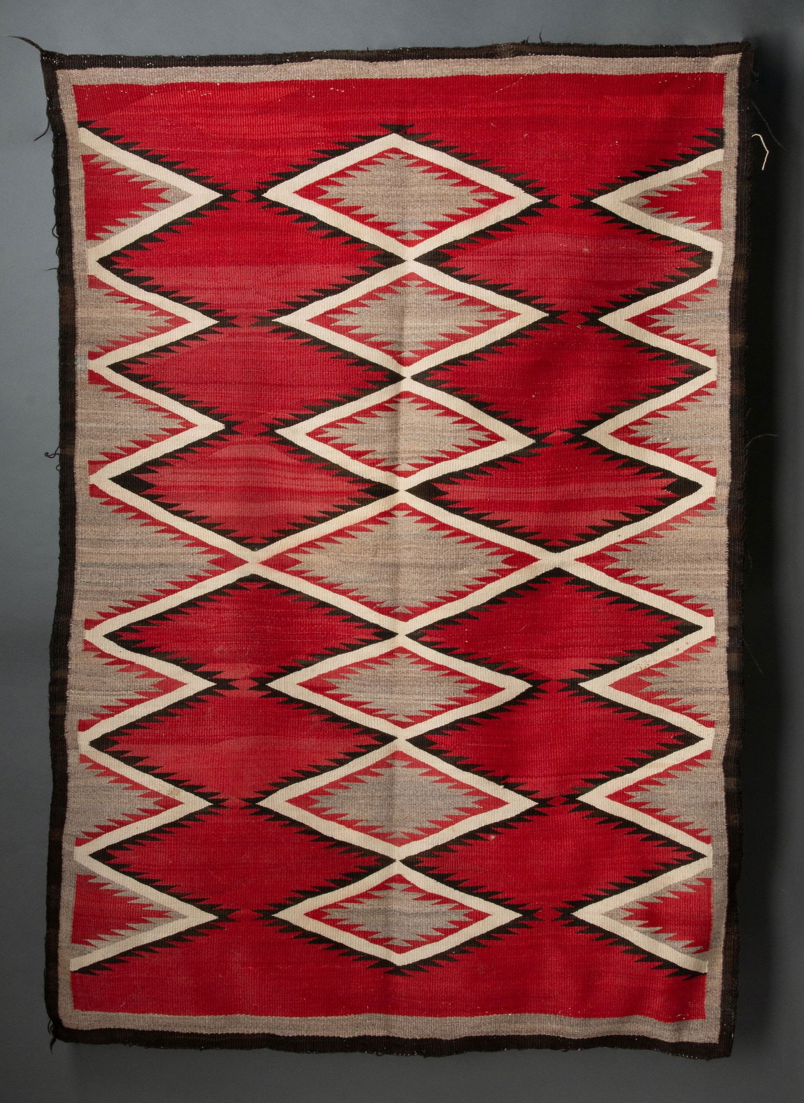 A GOOD CIRCA 1930s NAVAJO WEAVING 4 X 6 FEET (1 of 8)