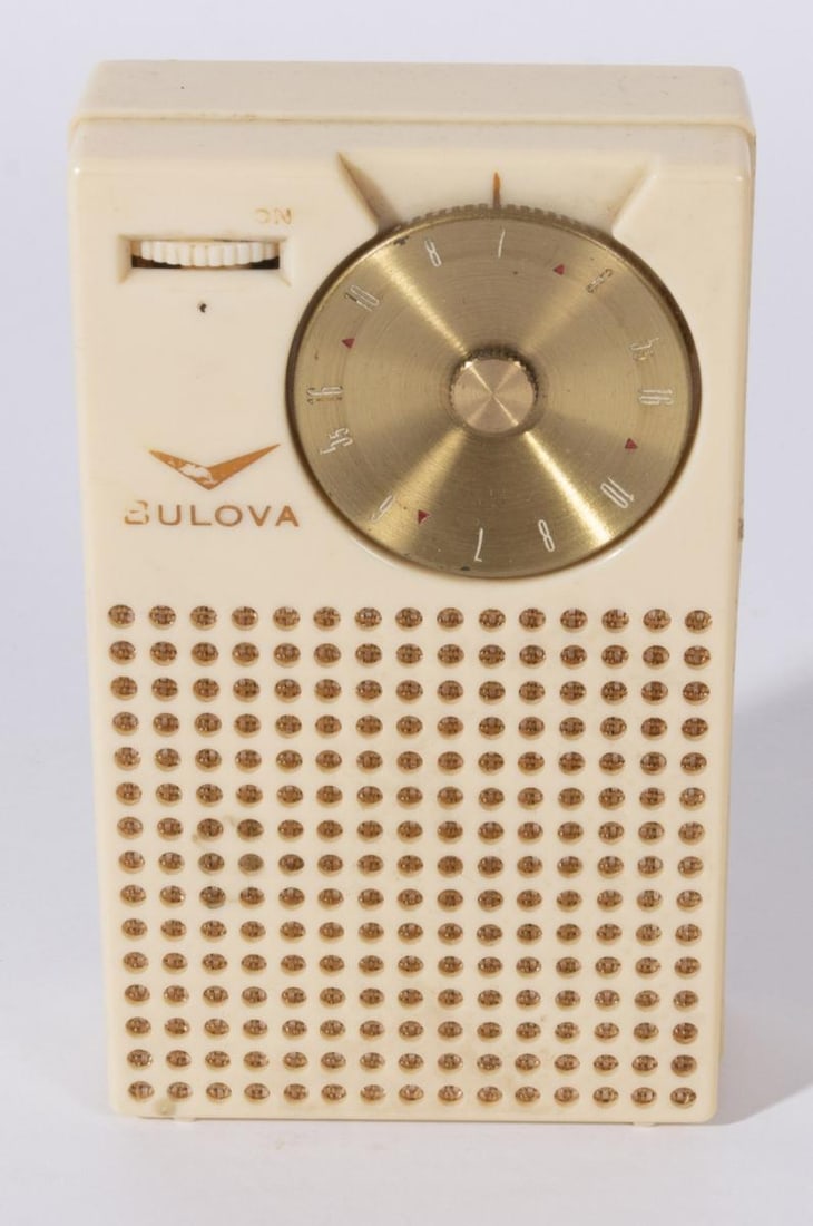 BULOVA MODEL 250 TRANSISTOR RADIO, CIRCA 1955 (1 of 7)