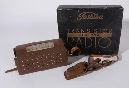 TOSHIBA 8TM-294 TRANSISTOR RADIO WITH BOX, 1959