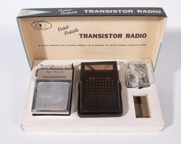 REALTONE TRANSISTOR RADIO TR-1820 WITH BOX, 1962
