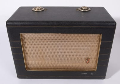 A RAYTHEON MODEL T-2500 TRANSISTOR RADIO