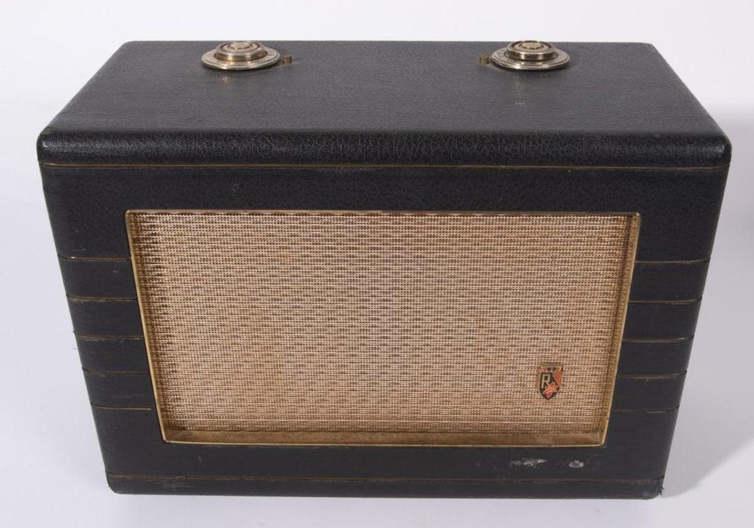 A RAYTHEON MODEL T-2500 TRANSISTOR RADIO (1 of 11)