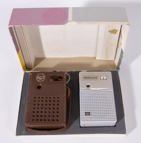 RCA INTERNATIONAL AB160 TRANSISTOR RADIO, 1961