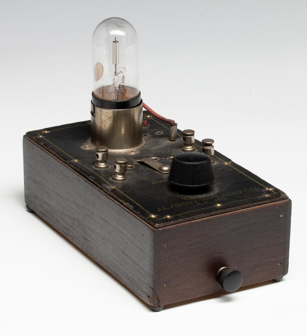 TRI-CITY SUPPLY CO FOR ALADDIN RADIO K.C. MO.: Tri-City Radio Electric Supply Co., case branded Aladdin Radio Co., Type 26-1, number 10691, , circa 1925. The operating condition is not known. Measures 8.25 x 4.25 inches. Without proof of exemption