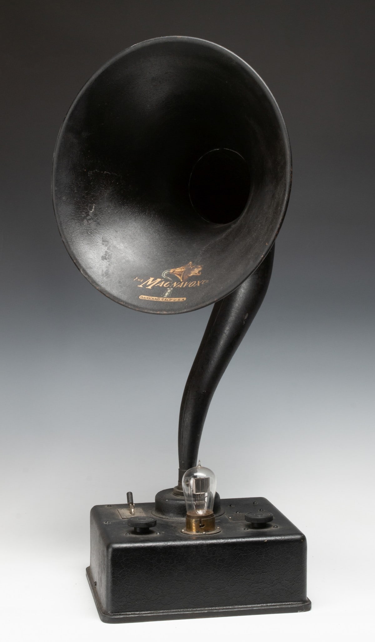 A MAGNAVOX TYPE A1R MODEL A COMBINATION AMP-REPRODUCER (1 of 17)