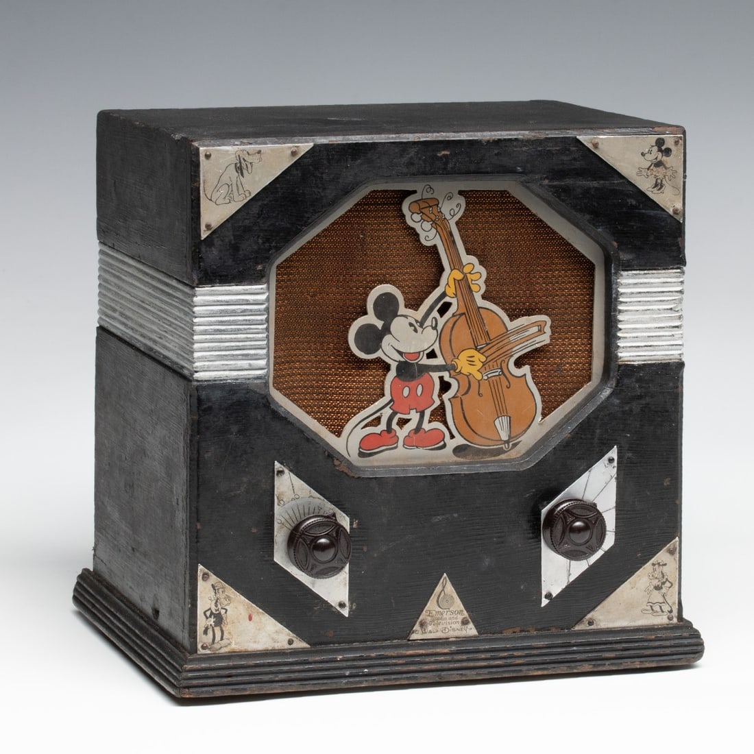 A RARE EMERSON MODEL 410 MICKEY MOUSE RADIO CIRCA 1933 (1 of 15)