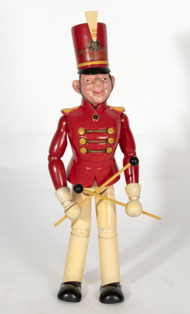 A 1930s ADVERTISING FIGURE FOR GENERAL ELECTRIC RADIOS (1 of 12)