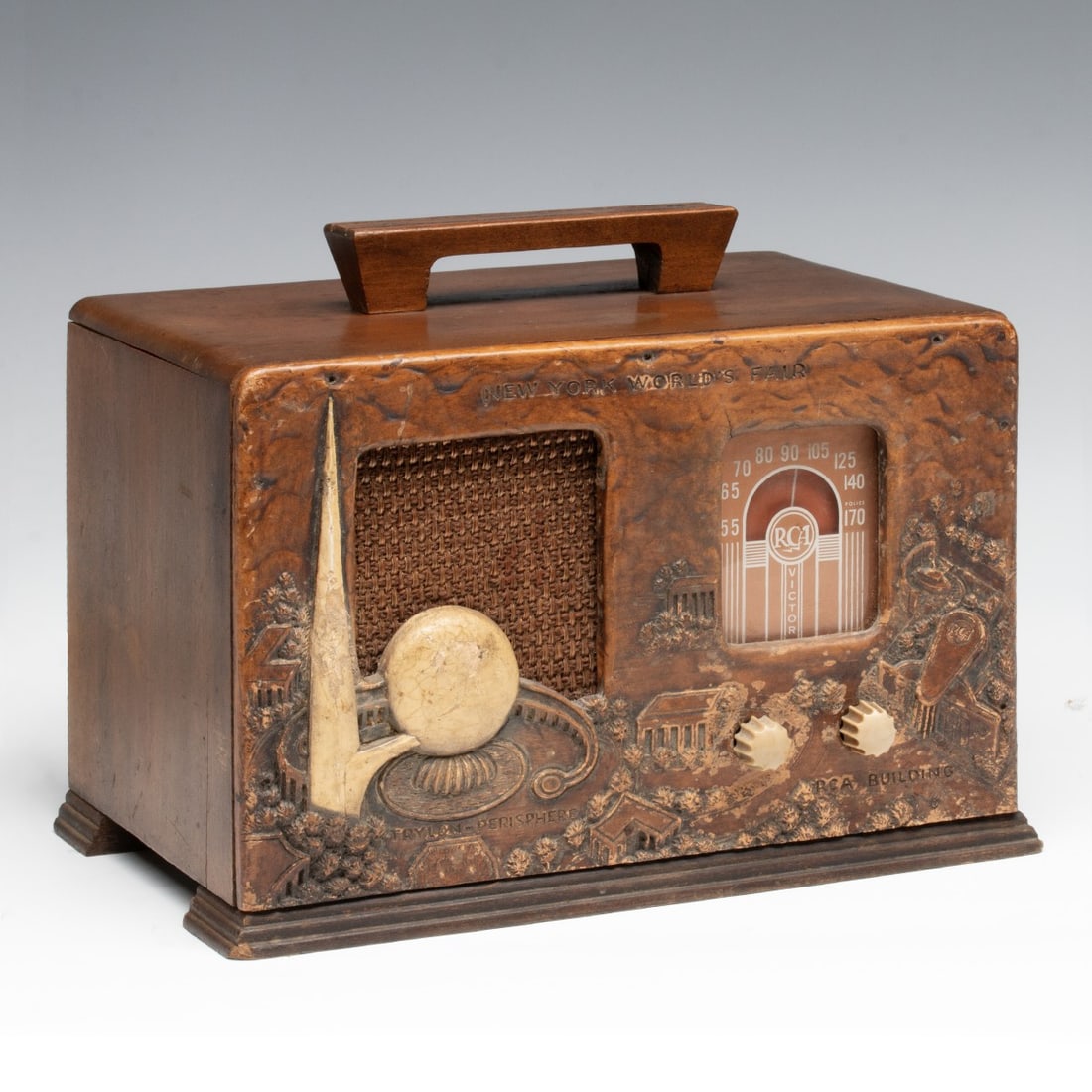 AN RCA 1939 WORLD'S FAIR MODEL 40X-56 RADIO (1 of 15)