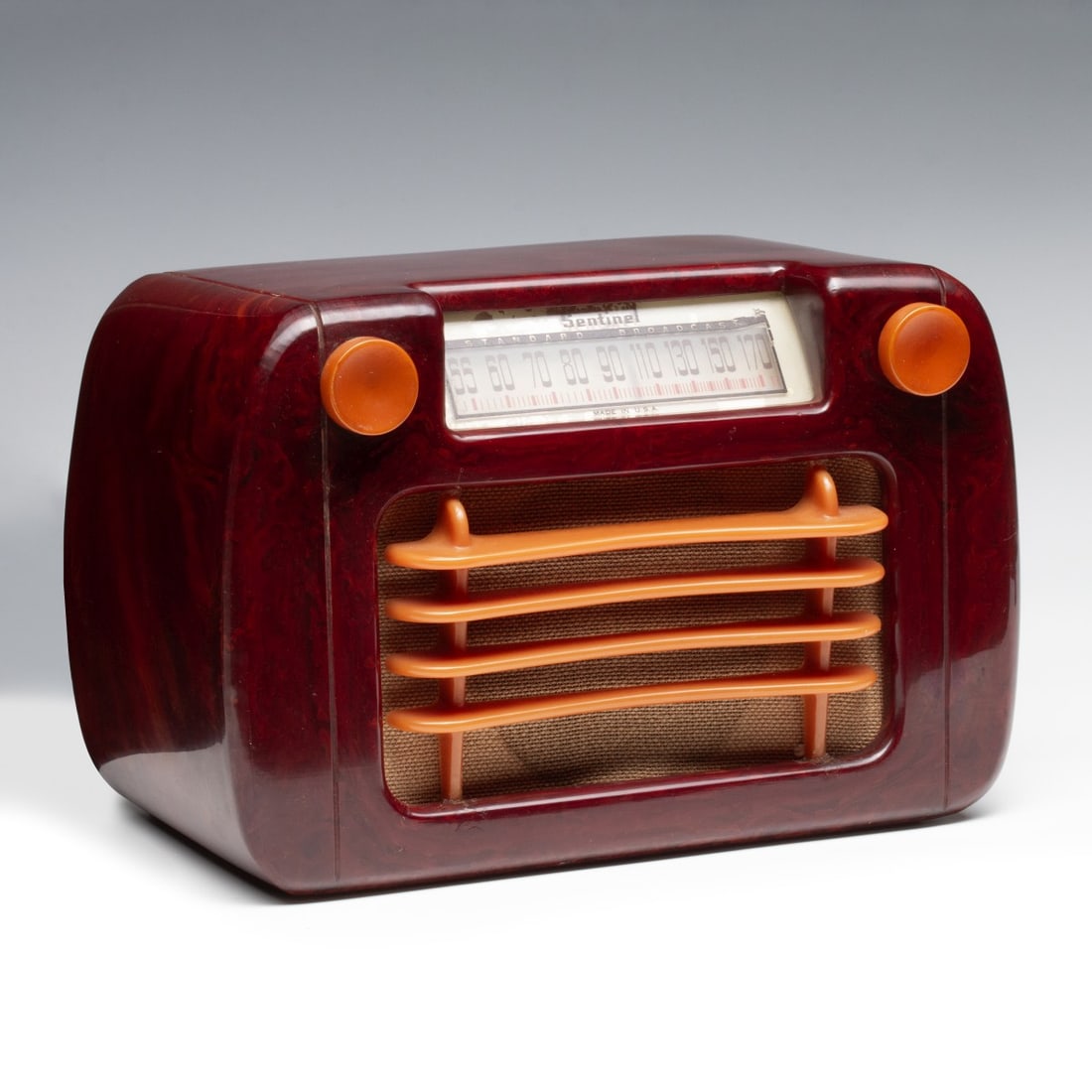 A SENTINEL MODEL 284 WAVY GRILLE CATALIN CASE RADIO (1 of 15)