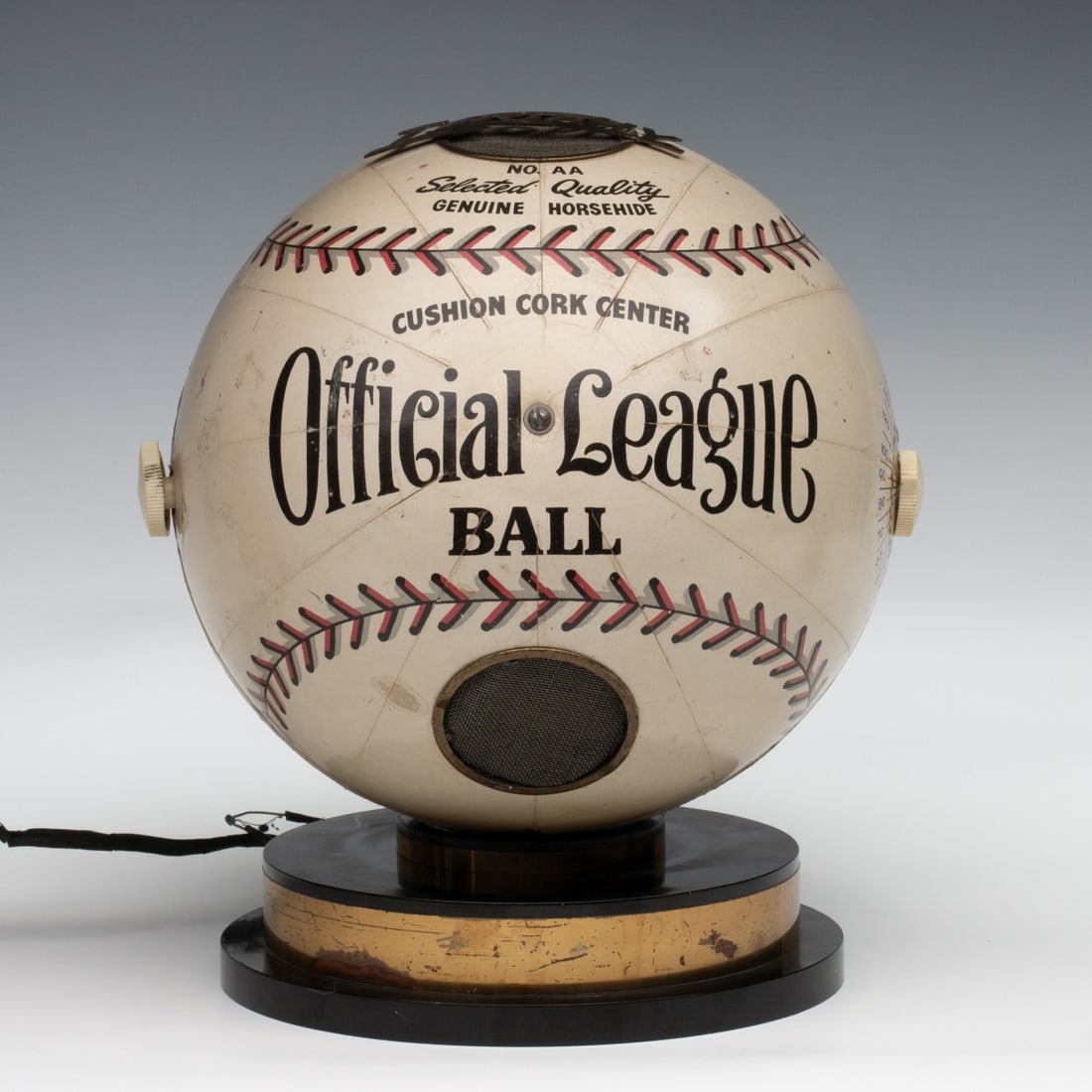 A LARGE FIGURAL BASEBALL NOVELTY RADIO CIRCA 1940 (1 of 19)
