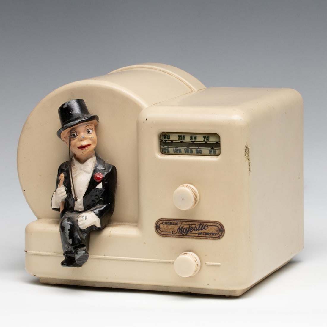 A MAJESTIC CHARLIE McCARTHY RADIO CIRCA 1940 (1 of 14)