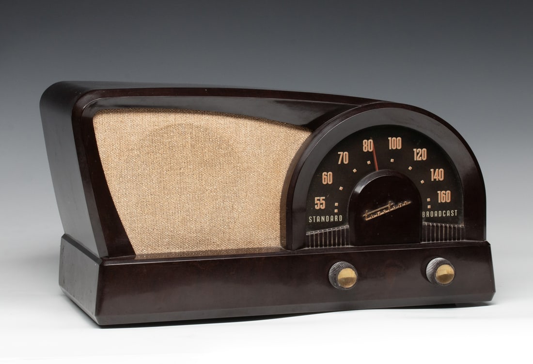 A CLASSIC ATOMIC AGE 1950s ''MODERN'' TRUETONE RADIO (1 of 16)