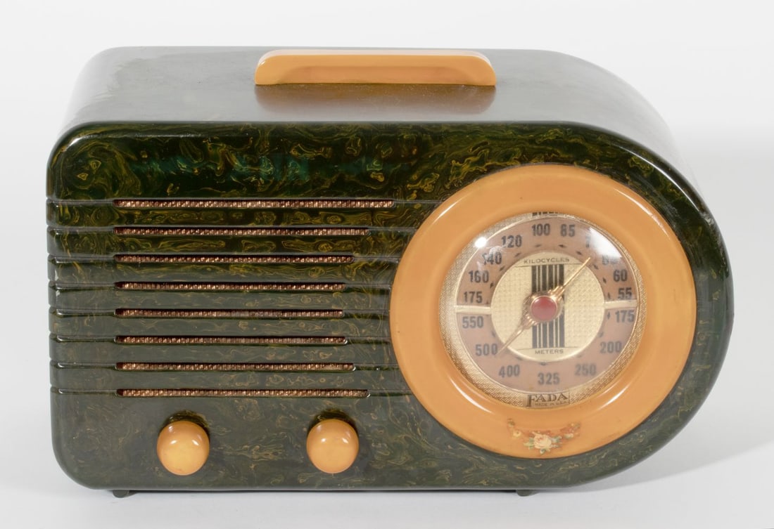 A FADA BLUE BULLET STREAMLINE MODEL 115 CATLIN RADIO (1 of 12)