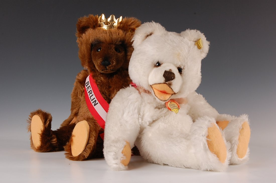 TWO MODERN STEIFF BEARS: Steiff Berliner Bear, 14 inches, and a white Cosy Teddy, 15 inches.