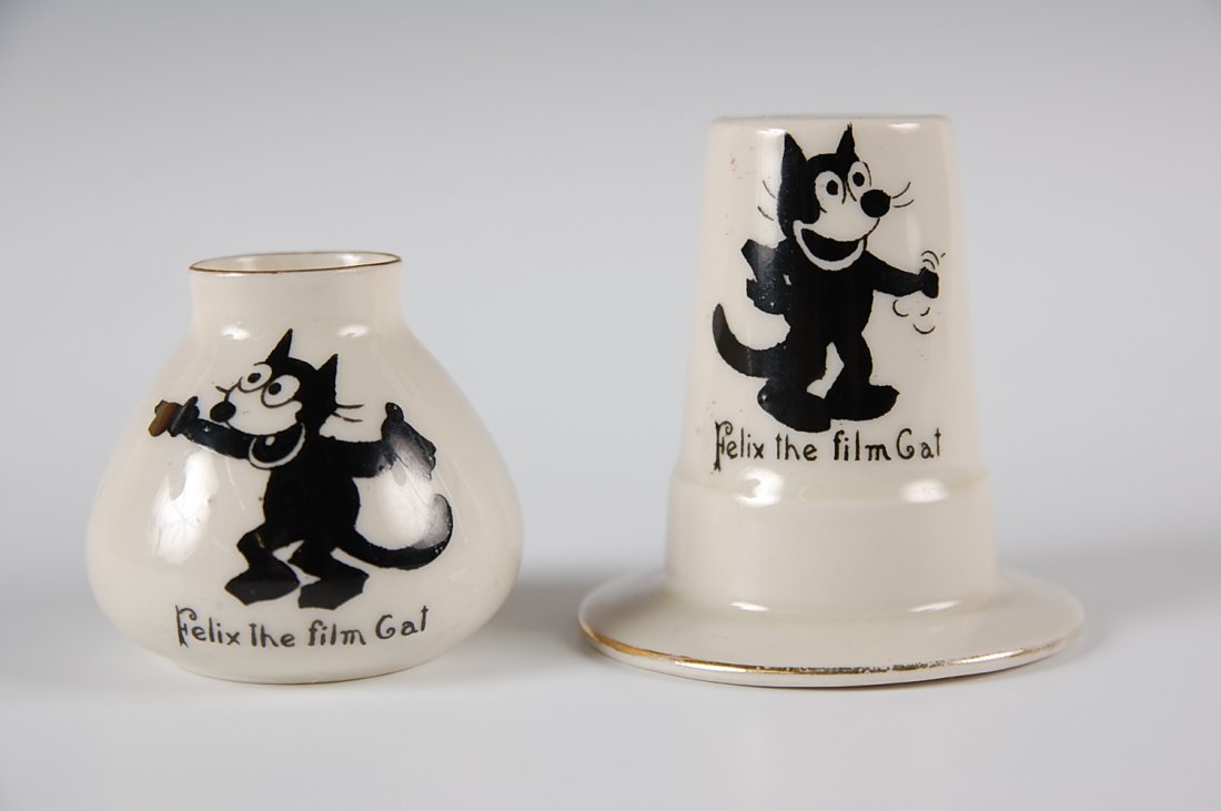 FELIX THE FILM CAT, CHINA VASE & STAND, WILTON CHINA: Measures 2.75 and 2.25 inches.