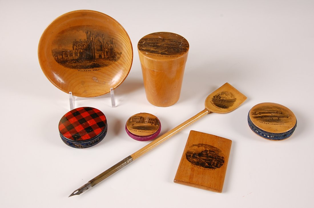 GROUP OF MAUCHLINE WARE AND TARTAN ITEMS: Jacob's Ladder pen measures 9 inches, other pieces smaller.