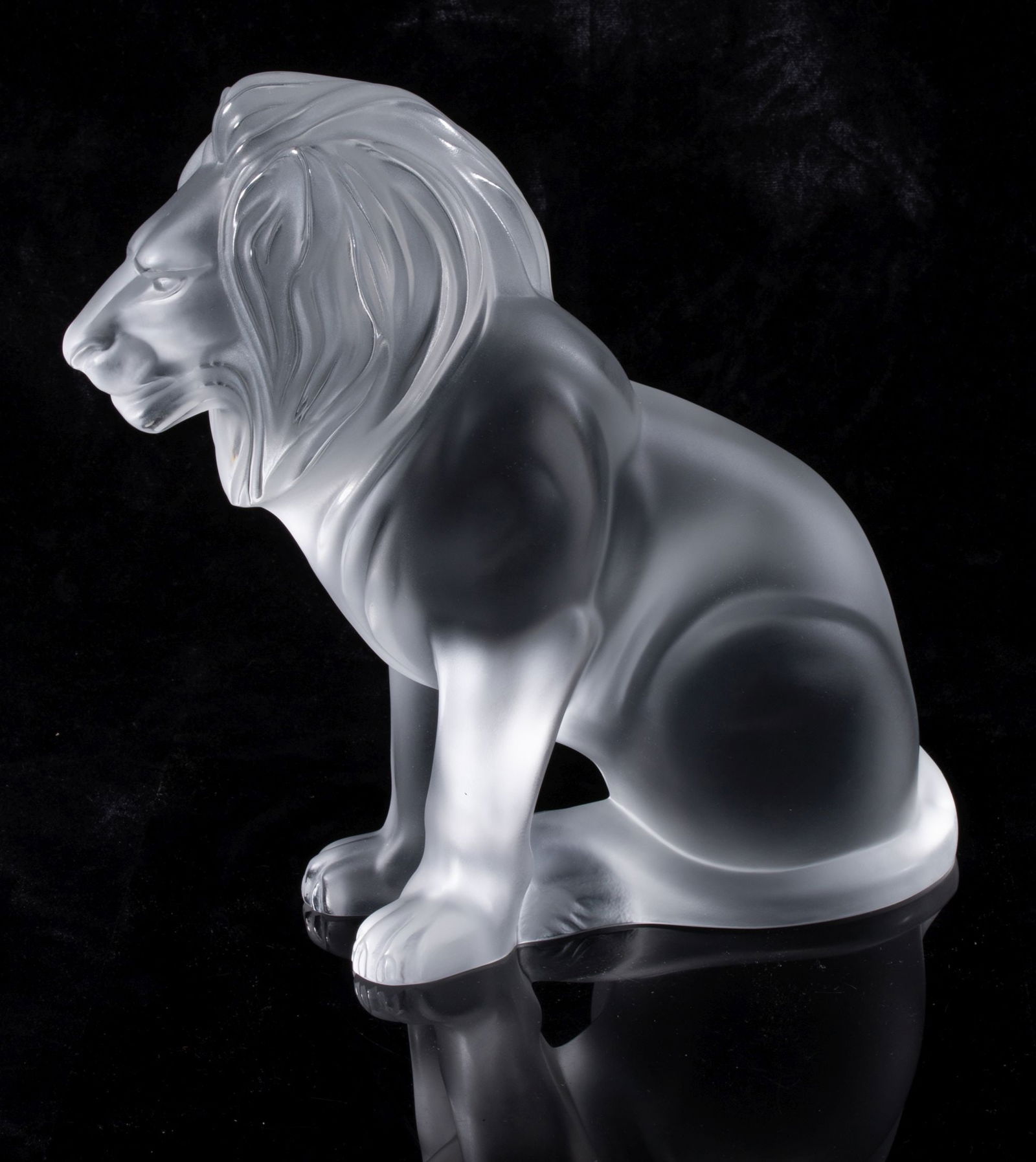A LALIQUE FRENCH CRYSTAL 'BAMARA' SEATED LION IN BOX (1 of 11)