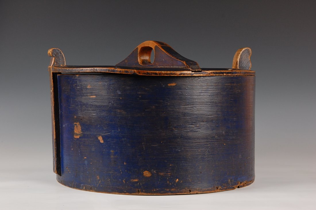 SCANDINAVIAN PANTRY BOX: Locking lid, wood twine seam, wood pegged, pine. Measures 11 x 17.5 inches.