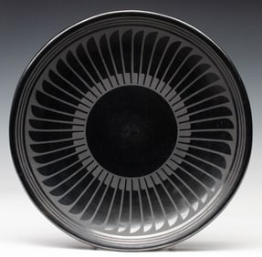MARIA MARTINEZ (1887-1980) POLISHED PLATE WITH FEATHERS