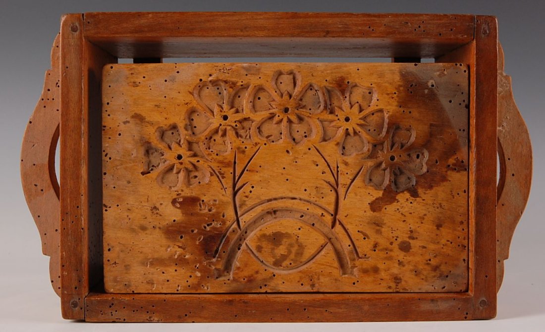 AN EXTRA LARGE BUTTER PRINTER WITH DOVETAIL CONSTRUCTIO: With a nicely carved large central print with flowers, and dovetail case with wood handles measures 6 inches high by 11.5 inches long and 8 inches wide.