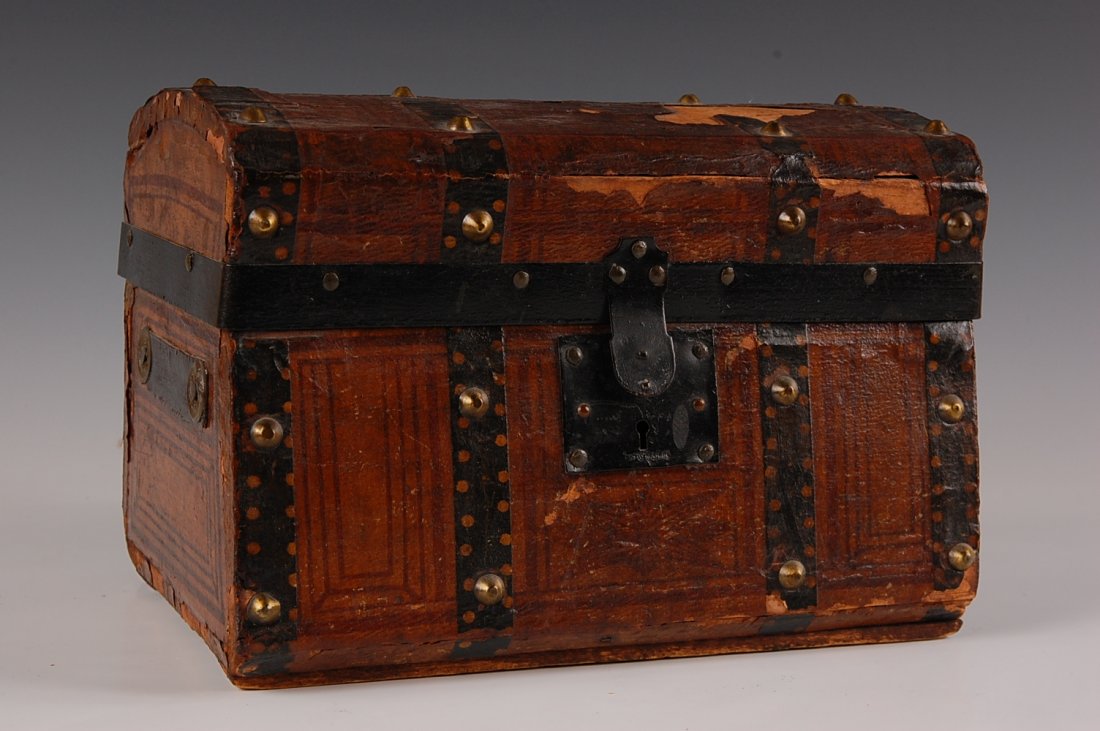 RARE SMALL SIZE JENNY LIND STAGECOACH TRUNK: Doll and salesman's sample size measuring 7 inches high by 10 inches long and 7.5 inches deep at the widest point of the base. Original paper covering and faux handles and straps that are paper as wel