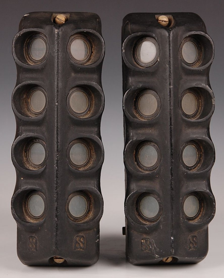 LOCOMOTIVE CAB SIGNALS LIGHTS: Measures 12.5 x 5.5 x 4.5 inches.