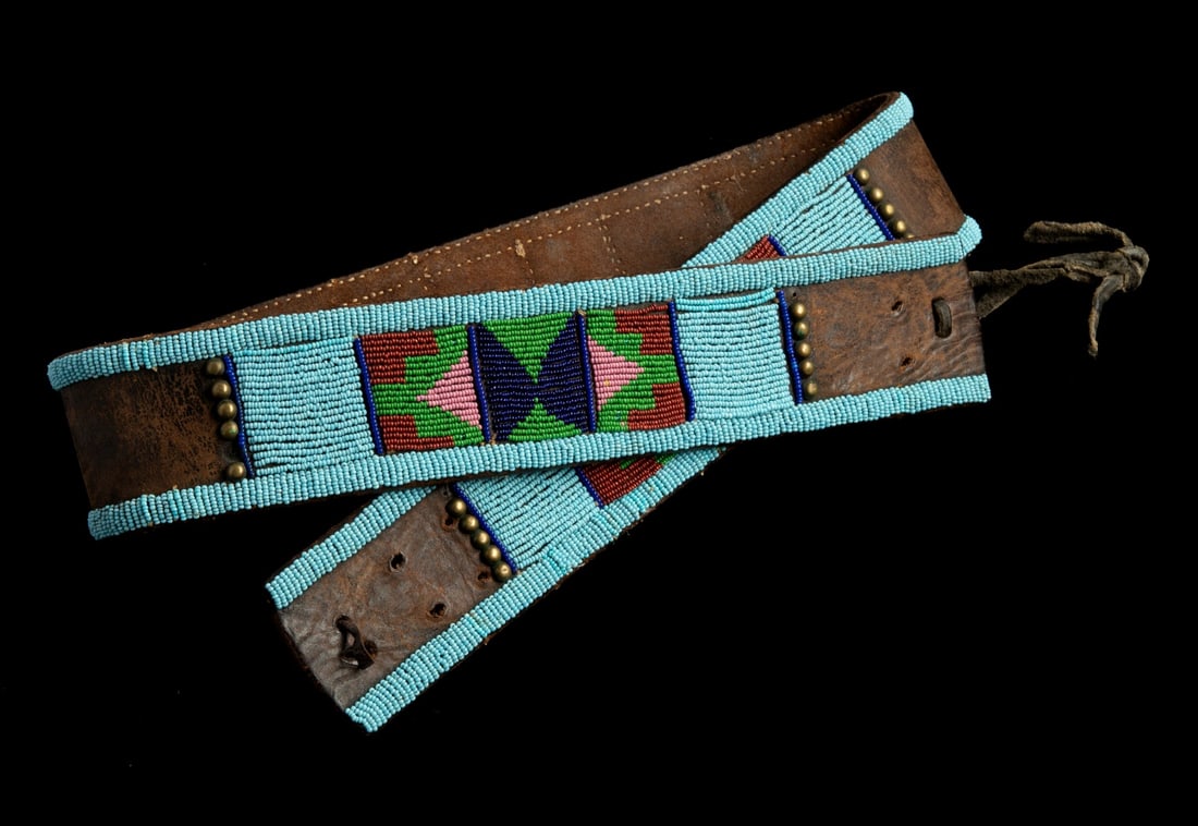 A PLATEAU WOMAN'S BEADED LEATHER BELT 1890-1900 (1 of 14)