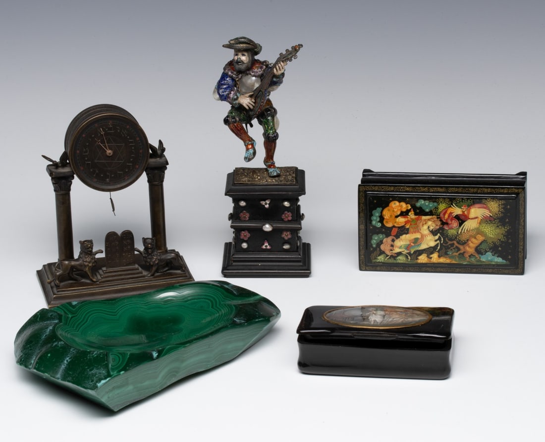 A VIENNESE BAROQUE PEARL AND ENAMEL FIGURE (1 of 2)