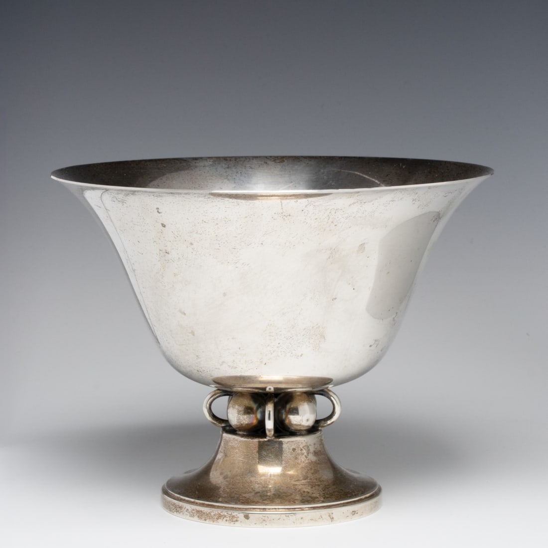 A MODERNIST STERLING PEDESTAL VASE BY DURHAM SILVER (1 of 7)