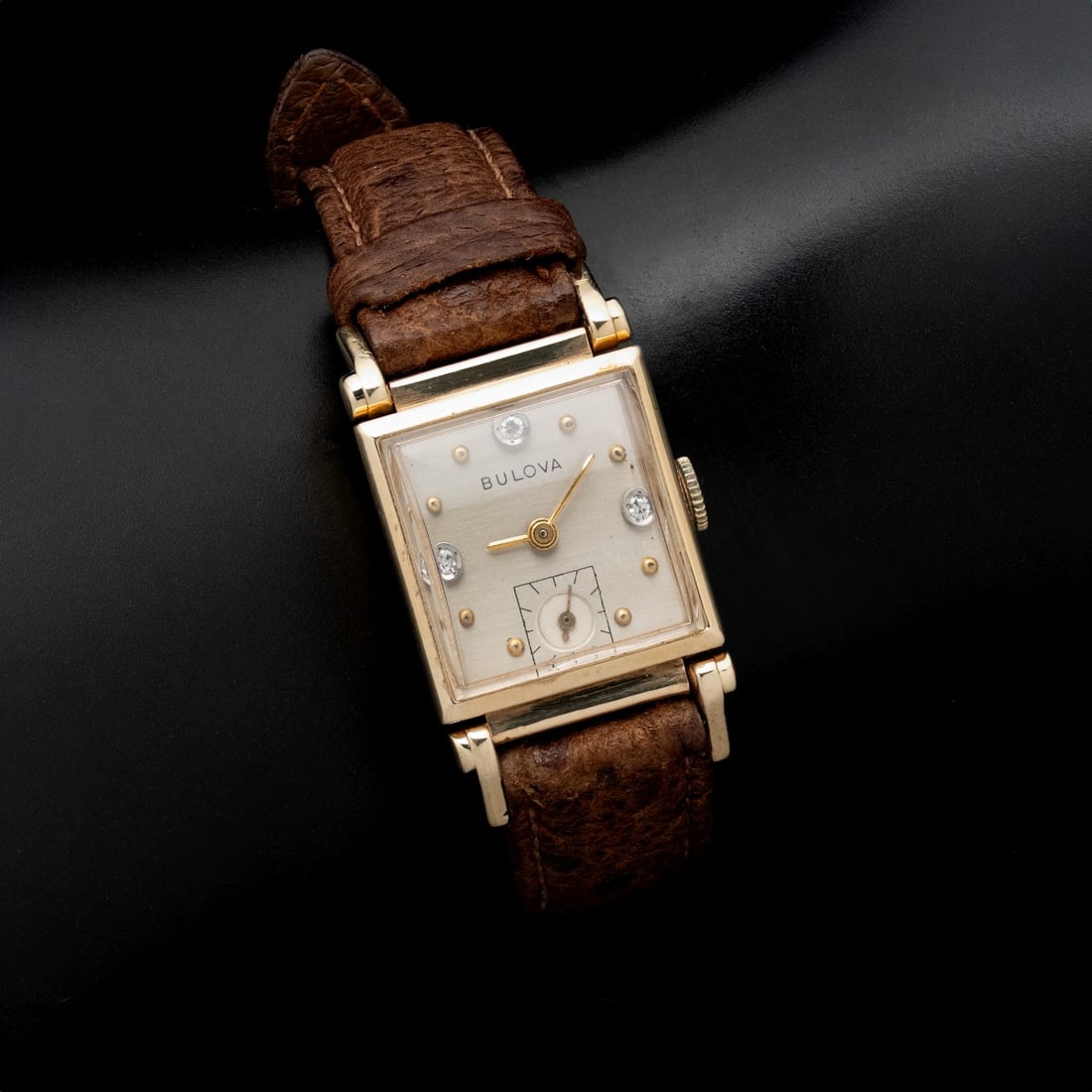 A VINTAGE MEN'S BULOVA 14K SOLID SQUARE WRISTWATCH (1 of 11)