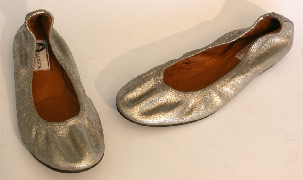 LANVIN PARIS LEATHER BALLET FLATS, SZ 7: All leather ballet flats with all-around elastic in 'Crackle Silver' color. Original box and dust bag. Size 7 (37.5) New, never worn.