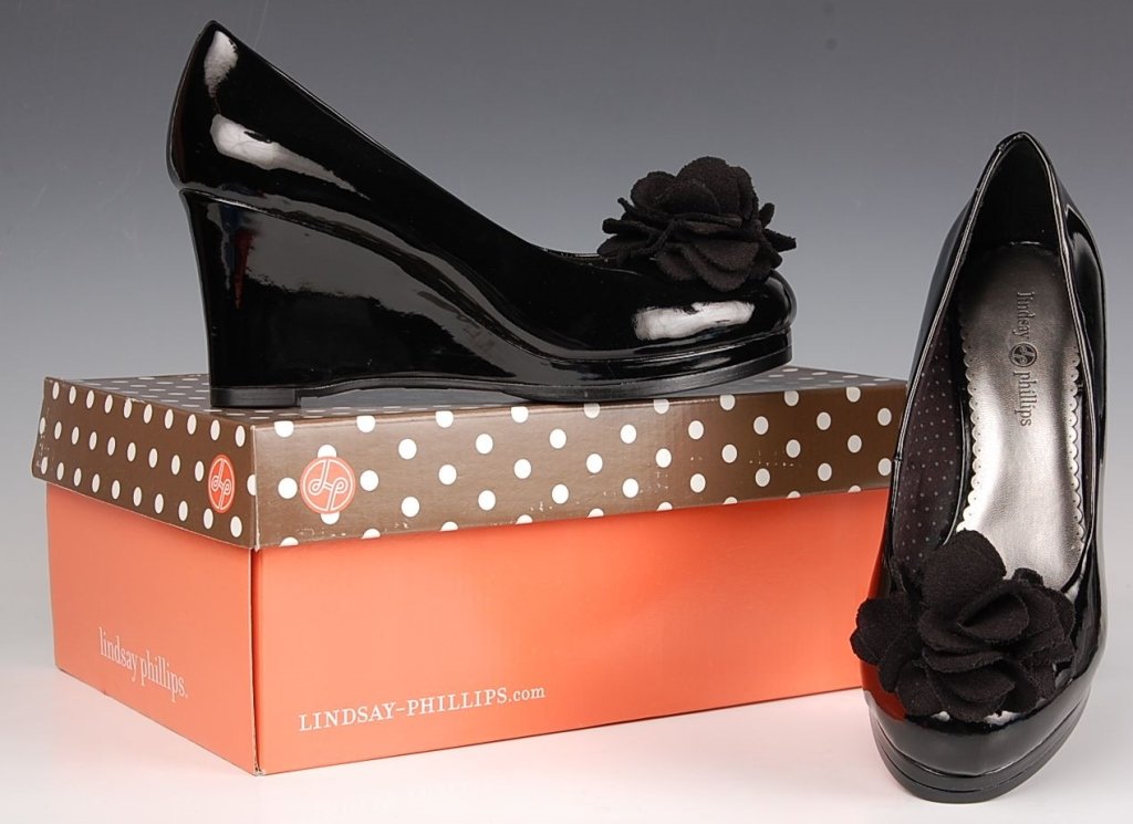 LINDSAY PHILLIPS KRISTEN PATENT WEDGE PUMPS, SZ 7: Black patent wedge pumps with a fabric accent flower at the toe, rubber sole, padded insole, original box. Size 7M with heel height of 2.75 inches and platform size of.5 inch. New, never worn.