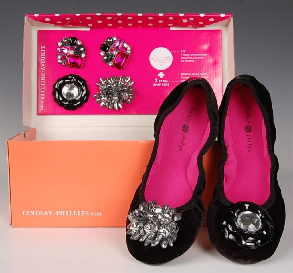 LINDSAY PHILLIPS BALLET FLATS w SNAP SETS, SZ 7.5: Extra comfy black velvet ballet flats with elastic sides and three sets of interchangeable snap sets of jingle bells, flowers and multi-colored rhinestones, rubber soles, original box. Size 7.5 New, n
