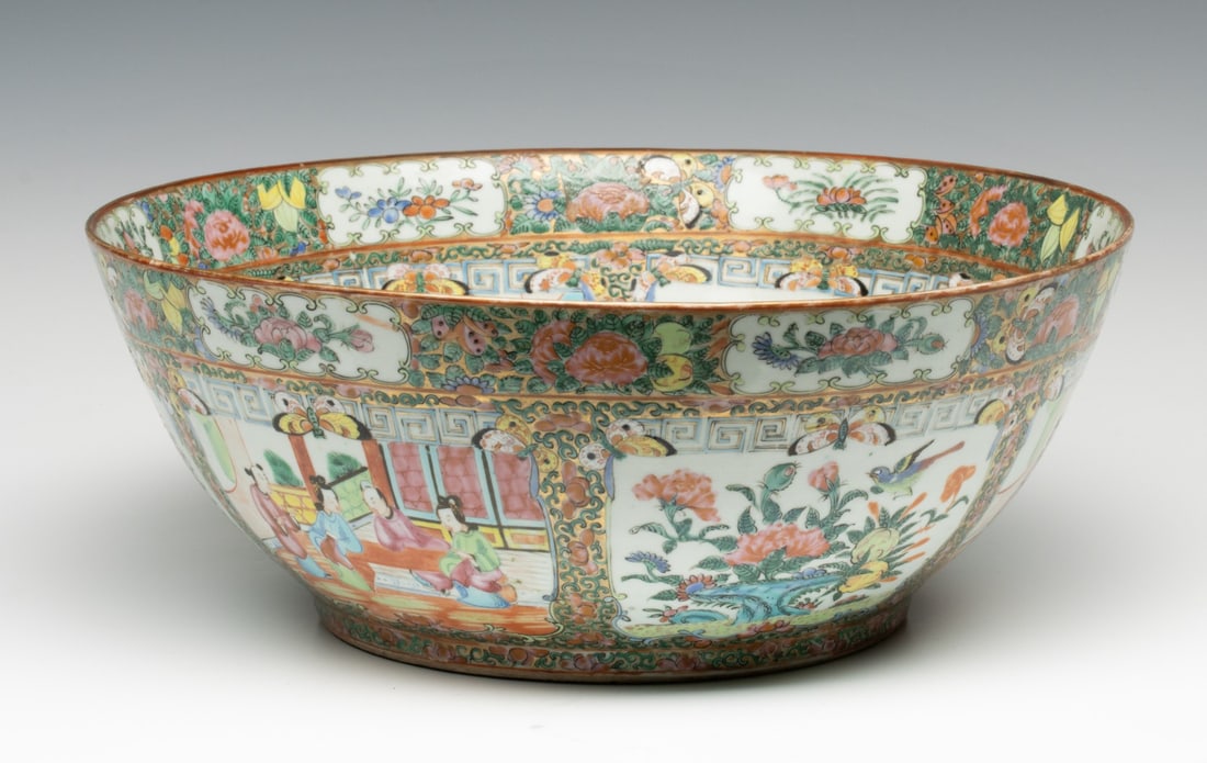A 19TH CENT CHINESE EXPORT ROSE MEDALLION PUNCH BOWL (1 of 10)