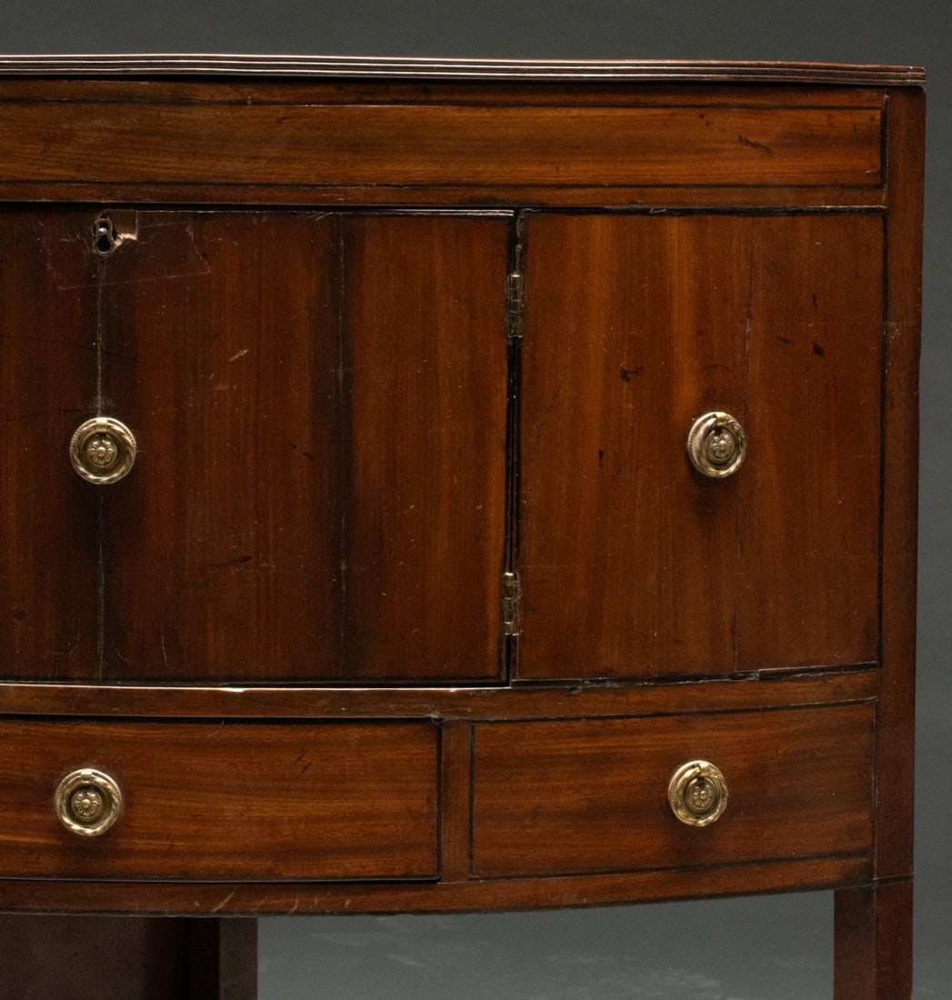 A CHANGEABLE DRESSING STAND WITH CONCEALED BACKSPLASH - 4