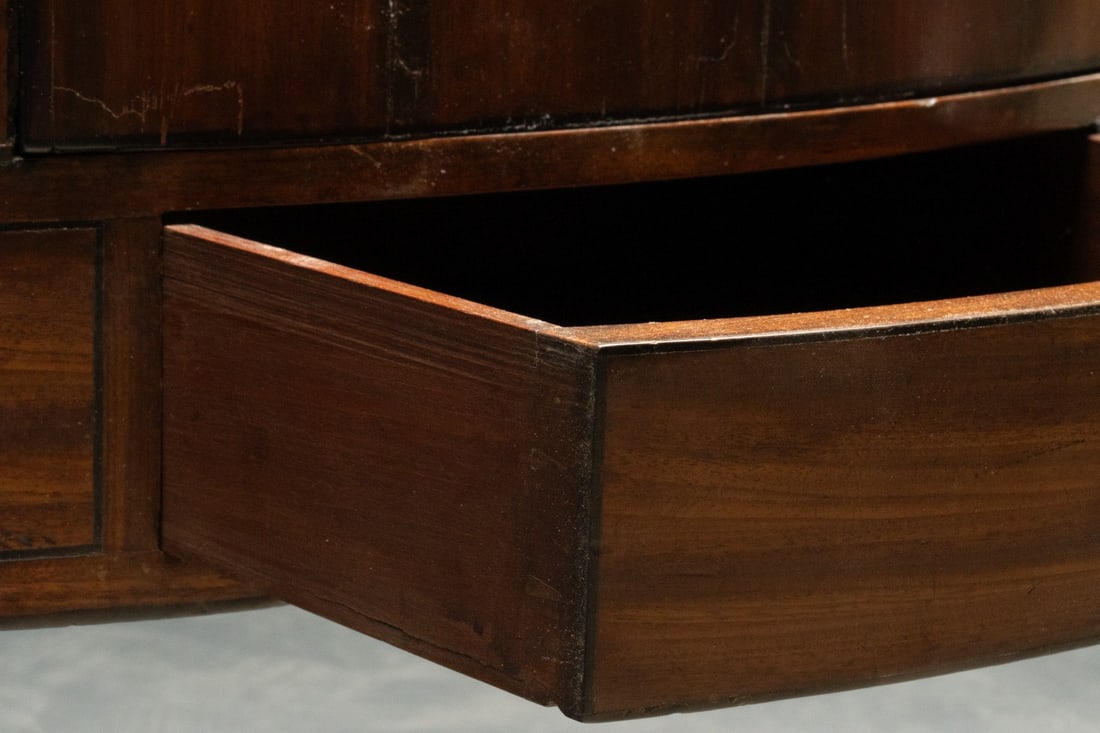 A CHANGEABLE DRESSING STAND WITH CONCEALED BACKSPLASH - 7