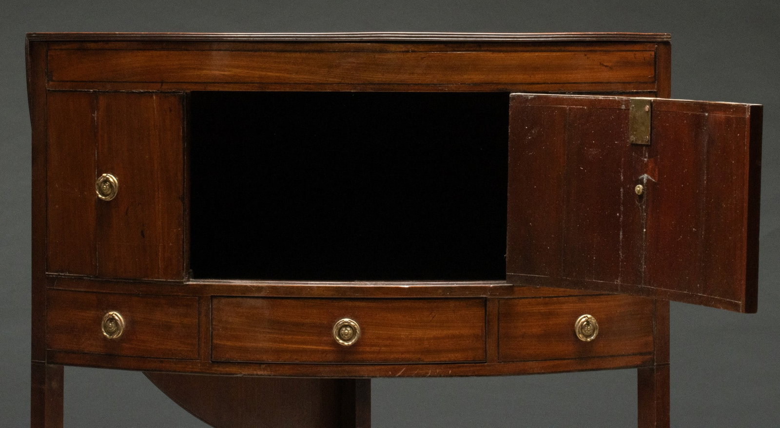 A CHANGEABLE DRESSING STAND WITH CONCEALED BACKSPLASH - 8