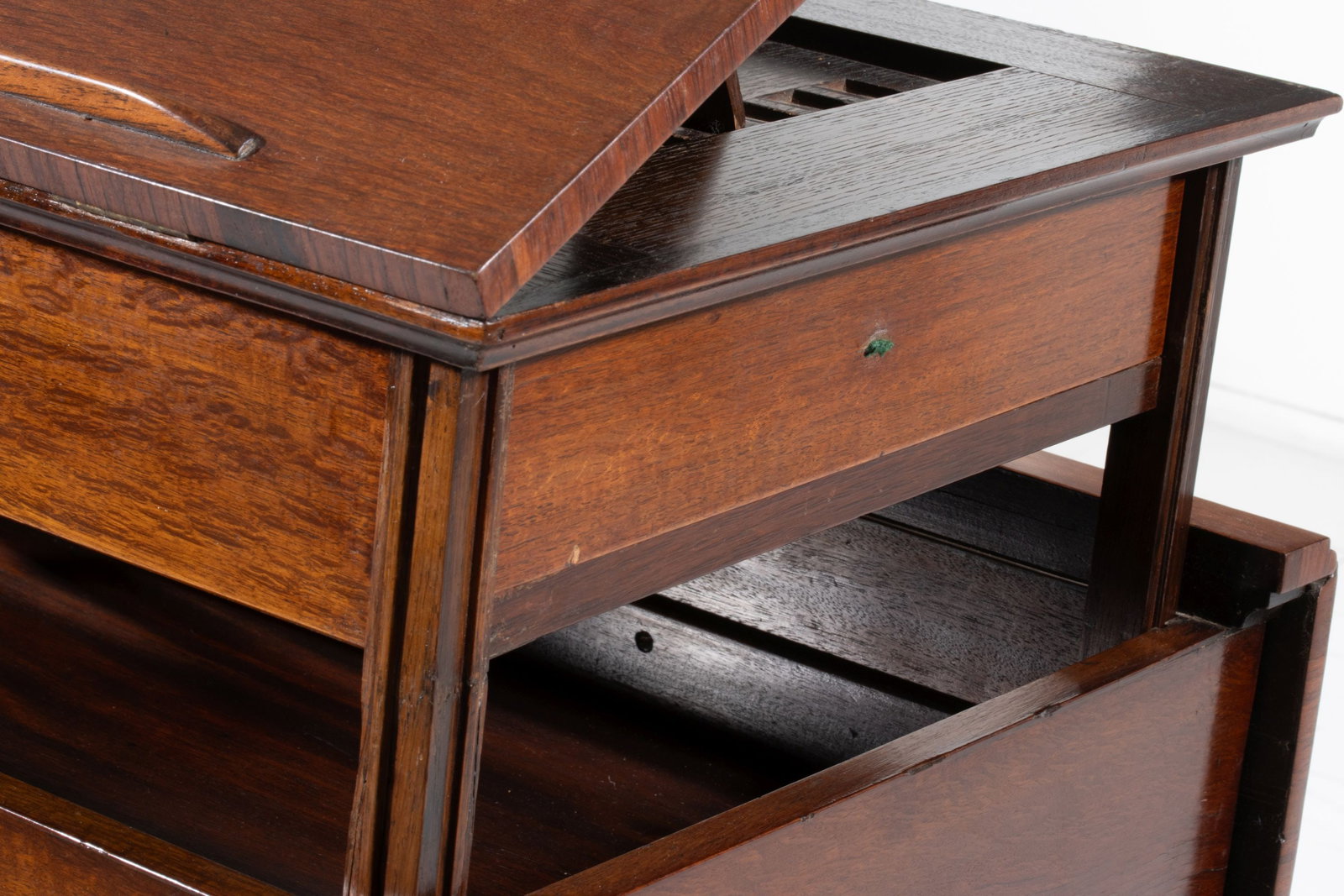 AN ADJUSTABLE 19TH CENTURY STANDING ARCHITECT'S TABLE - 16