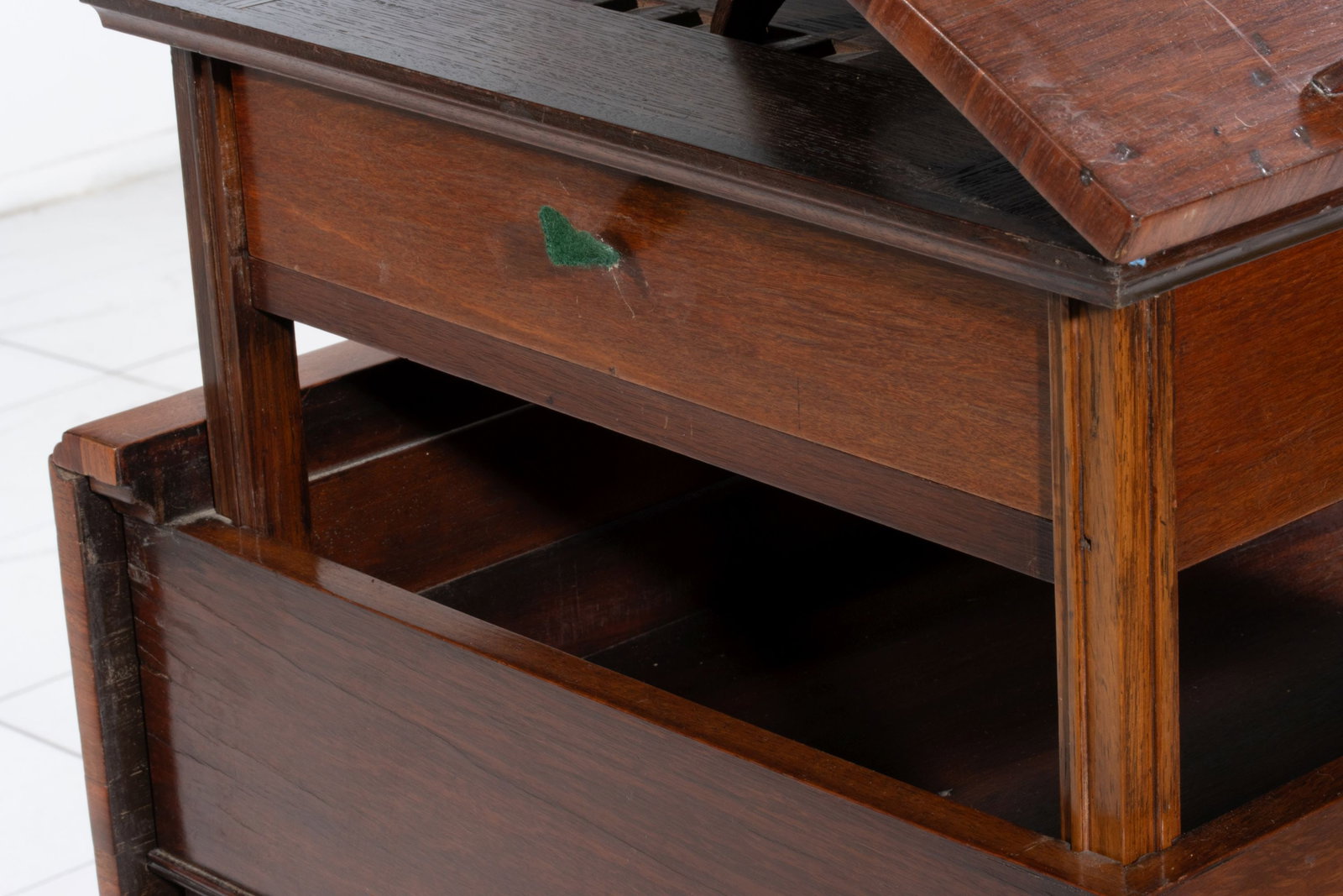 AN ADJUSTABLE 19TH CENTURY STANDING ARCHITECT'S TABLE - 17