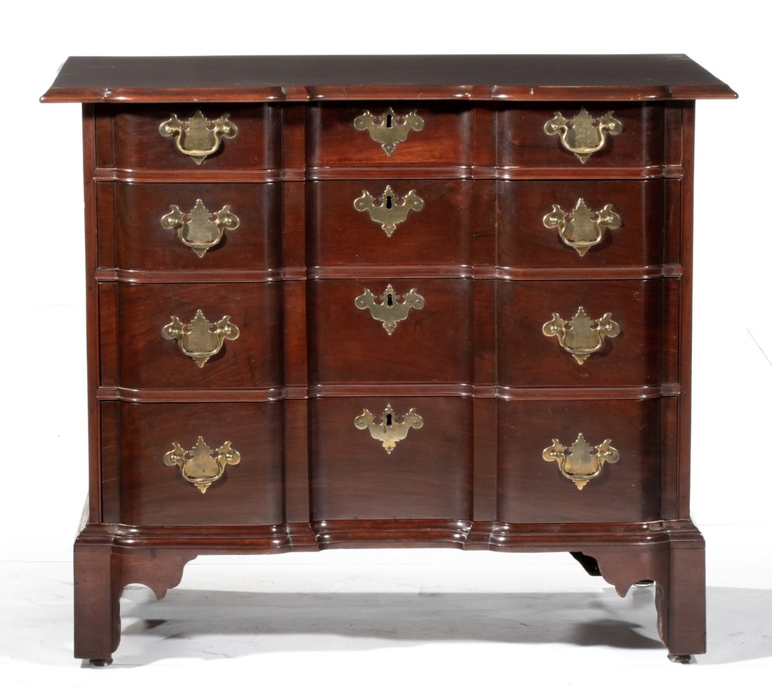 AN 18C. AMERICAN BLOCK FRONT MAHOGANY CHEST OF DRAWERS (1 of 10)