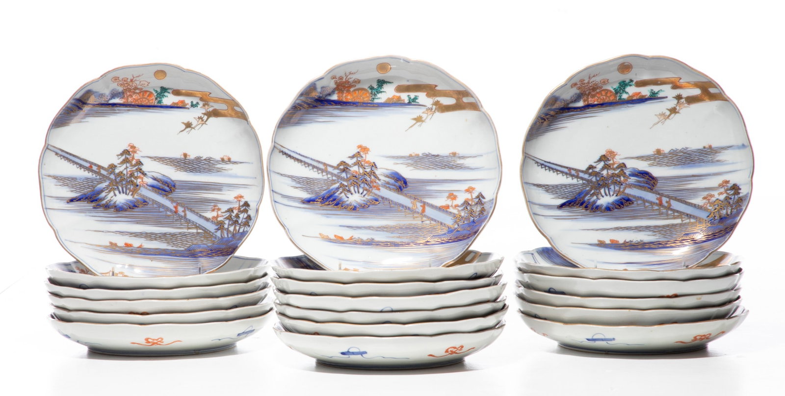 NINETEEN JAPANESE ARITA KILN FULL SIZE DINNER PLATES (1 of 12)