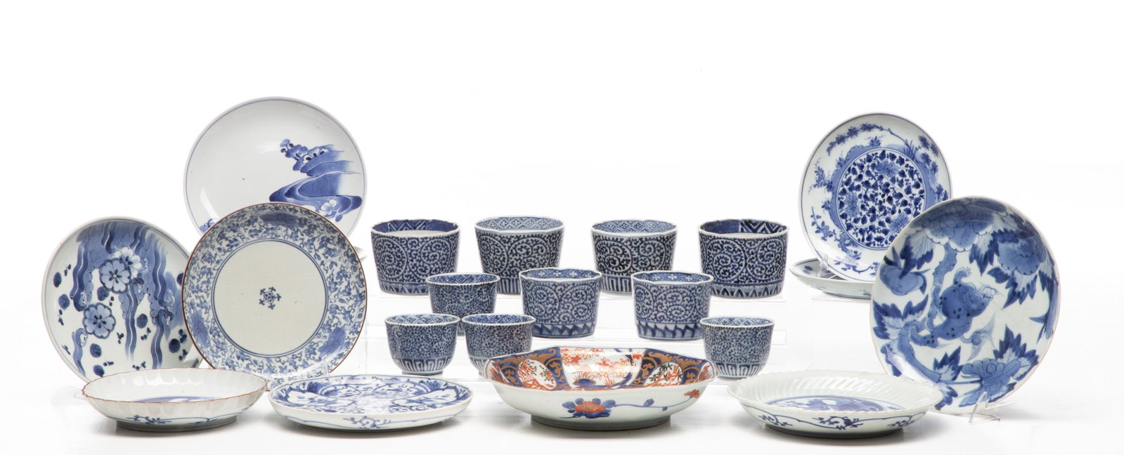 A COLLECTION OF IMARI AND OTHER ANTIQUE PORCELAIN (1 of 16)
