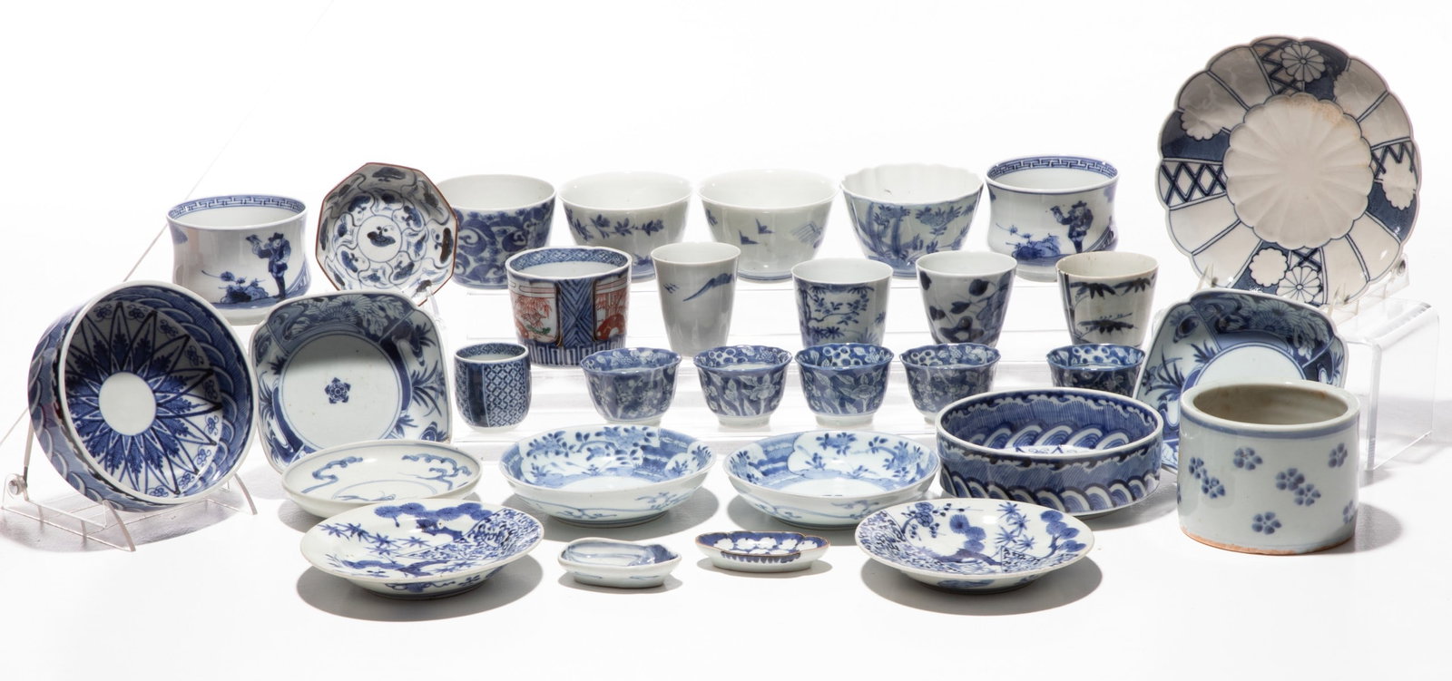 A COLLECTION OF ANTIQUE JAPANESE PORCELAIN (1 of 15)