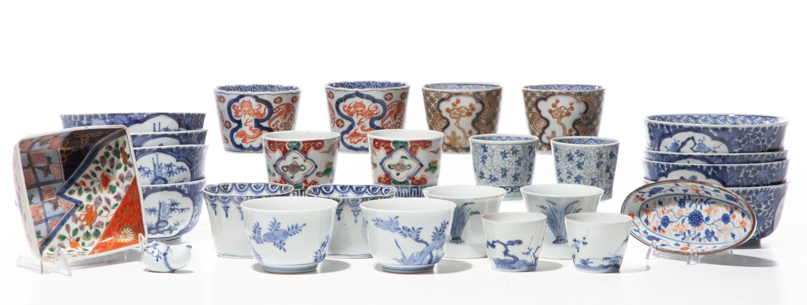 A COLLECTION OF ANTIQUE IMARI AND OTHER PORCELAIN (1 of 20)