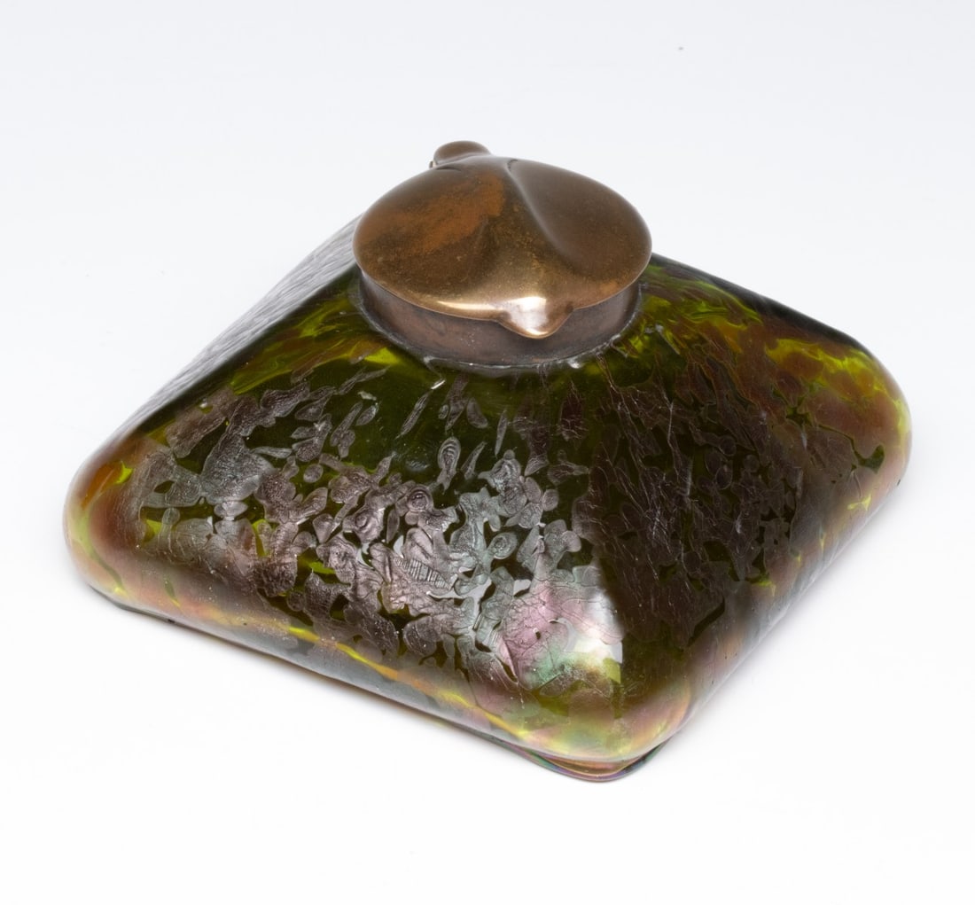 A LOETZ AUSTRIAN ART GLASS INKWELL CIRCA 1900 (1 of 9)