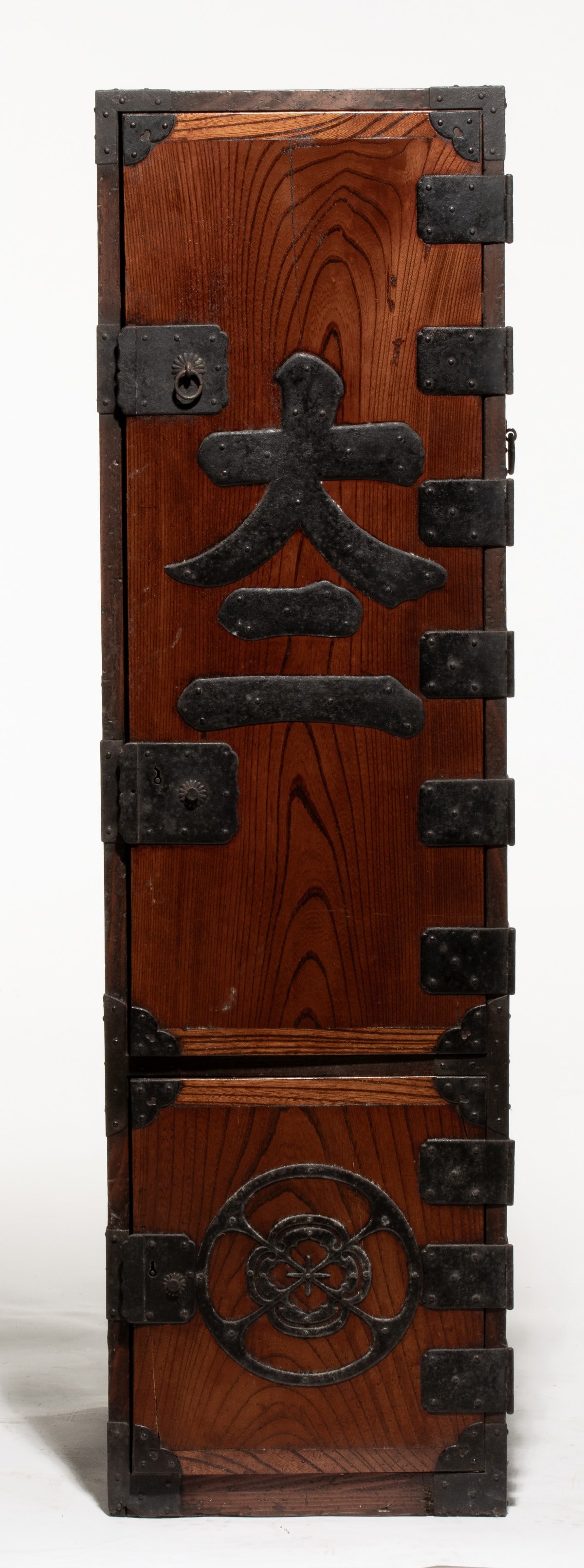 AN UNUSUAL TALL JAPANESE MERCHANT'S CHEST WITH CREST (1 of 13)