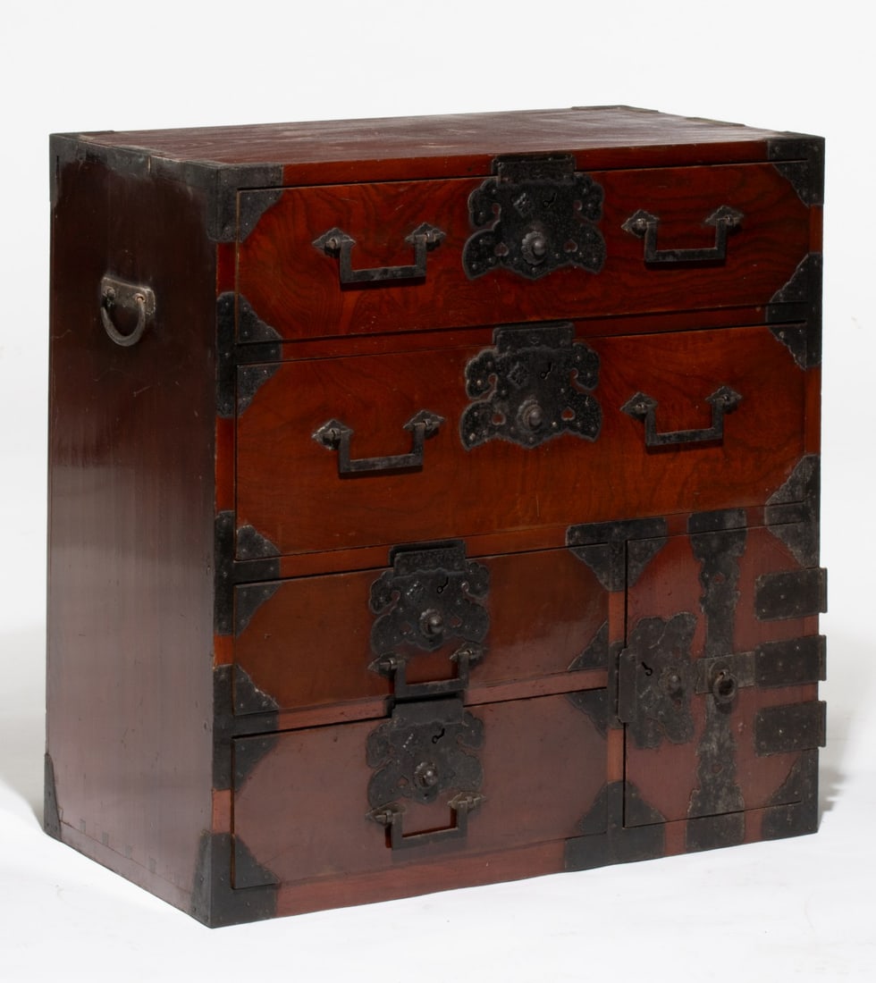 A VERY FINE MEIJI JAPANESE KEYAKI WOOD CHEST WITH IRON (1 of 8)