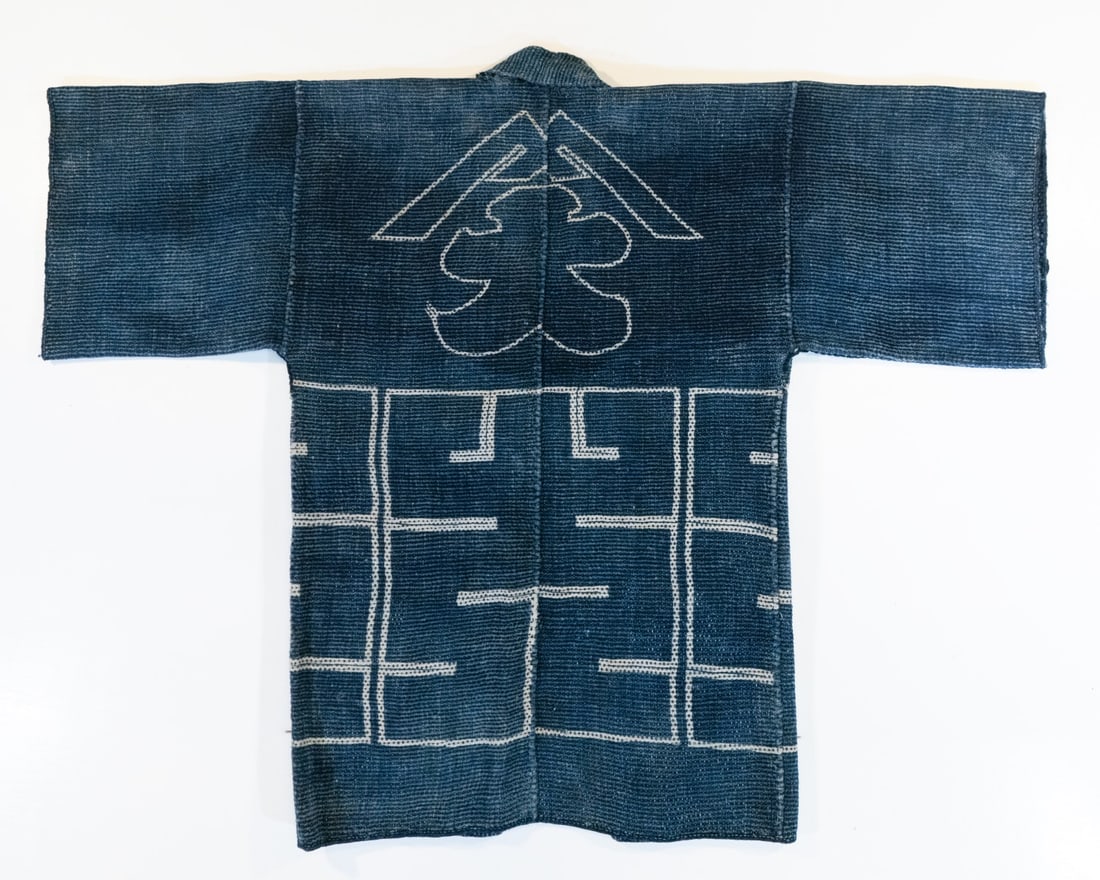 A JAPANESE FIREMAN'S COAT WITH CREST, ADAIR ESTATE (1 of 3)